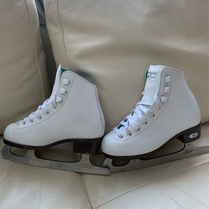 Girls size 13 ice skates.
